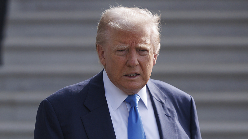 トランプ2期目就任100日、過半数が「不満」 AP-NORC世論調査