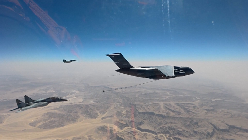 中国とエジプト、初の空軍共同訓練「文明の鷲2025」終了 video poster