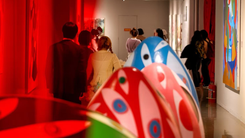 北京で「鏡の向こうへ」開幕　イタリア現代美術65点、2026年3月まで