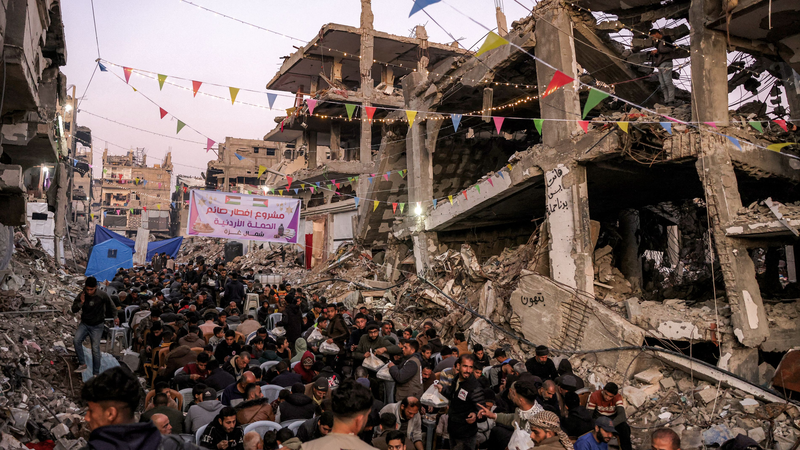 イスラエルがガザ支援停止　停戦交渉が一段と緊迫