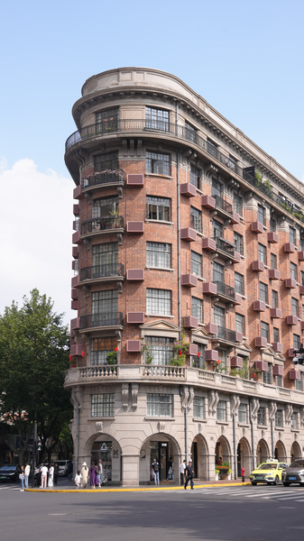 上海のアート・オブ・リビング：カフェと街路樹がつくる日常のリズム video poster