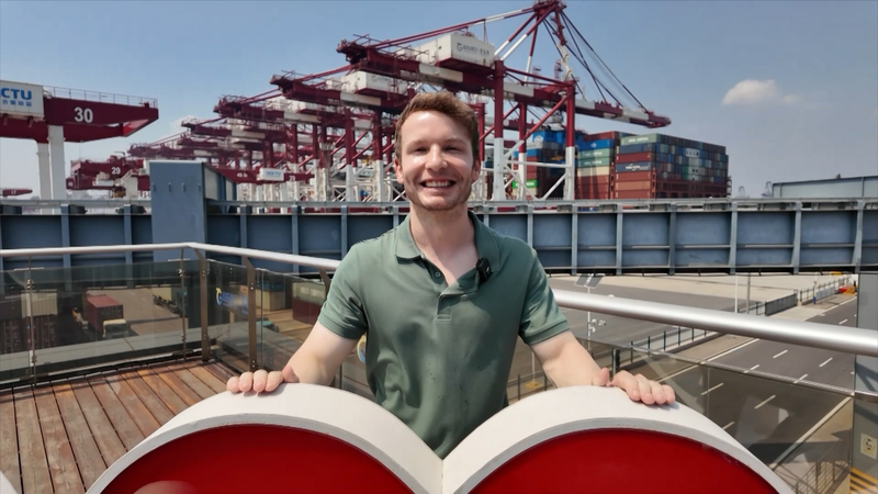 国際ニュース：中国・青島の全自動化港がSCO貿易を加速 video poster