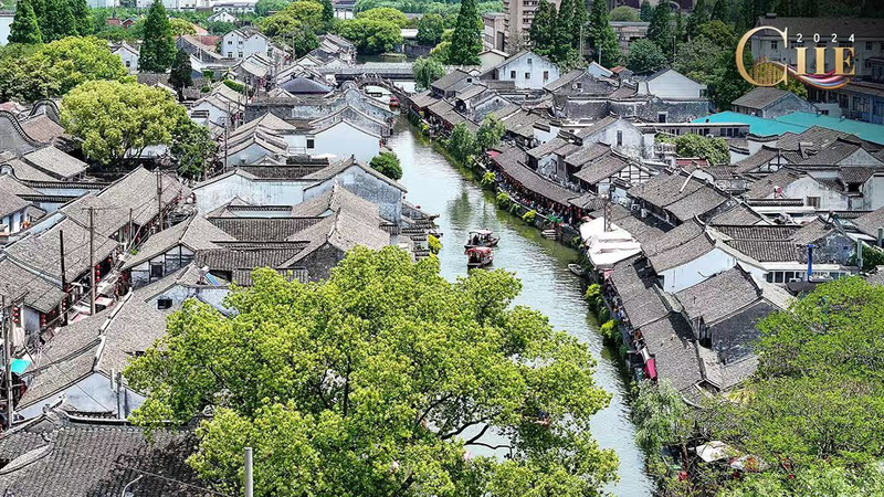 上海郊外の鳳涇古鎮、秋の水郷と輸入博が映すもう一つの上海 video poster