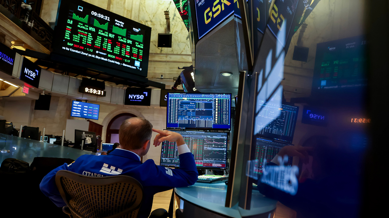 米国株、FRBの利下げ見送りでまちまち　ダウ安・ナスダック高