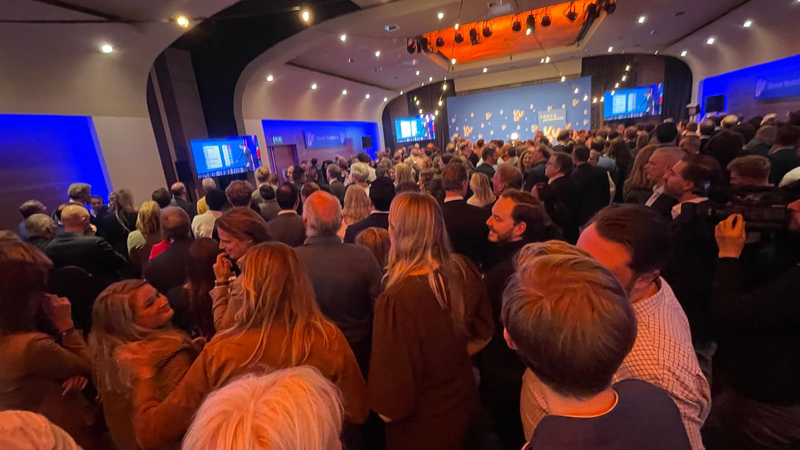 オランダ総選挙、リベラルD66が僅差で首位　極右PVVは議席減