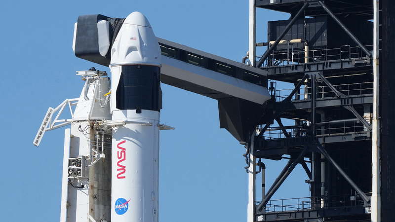 NASAの宇宙飛行士交代便、油圧トラブルで打ち上げ延期 video poster