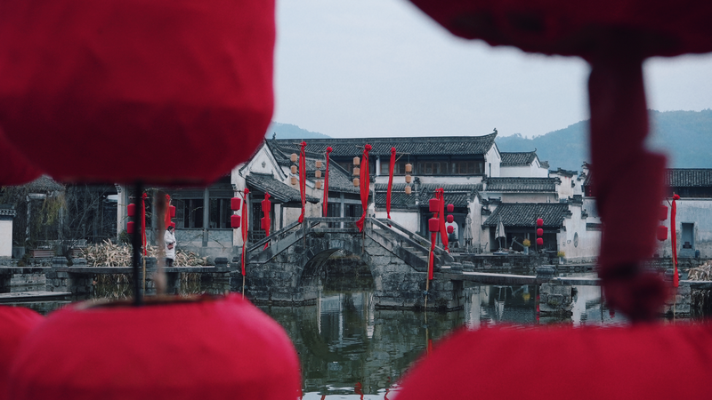 中国・安徽省の古村「呈坎」、春節とヘビ年を迎える準備