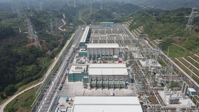 新疆から重慶へ0.007秒送電　超高圧直流で進む中国の再エネ戦略