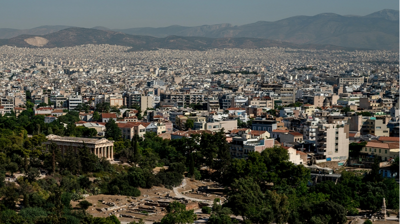 アテネで衝突　15歳射殺から16年、追悼デモで何が起きたか