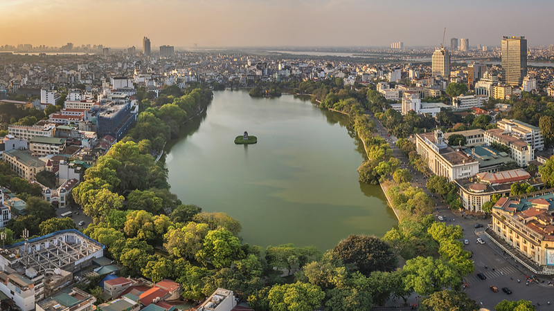 習近平氏がハノイで歓迎式出席　中国とベトナムの首脳外交に注目 video poster