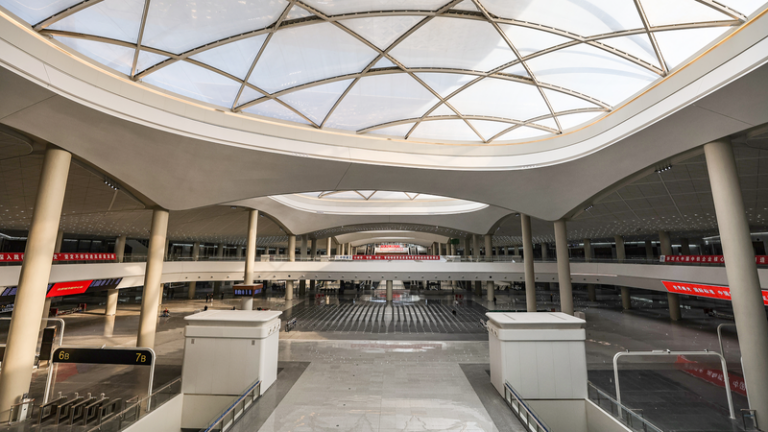 北京・副都心に「アジア最大級」の地下駅完成　1.28百万㎡の巨大交通ハブとは video poster