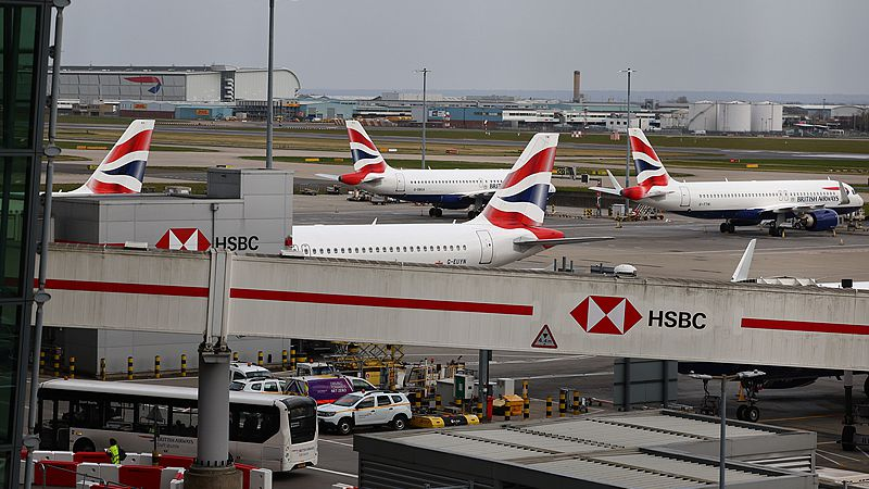 ヒースロー空港で停電　変電所火災の影響から運航再開へ video poster