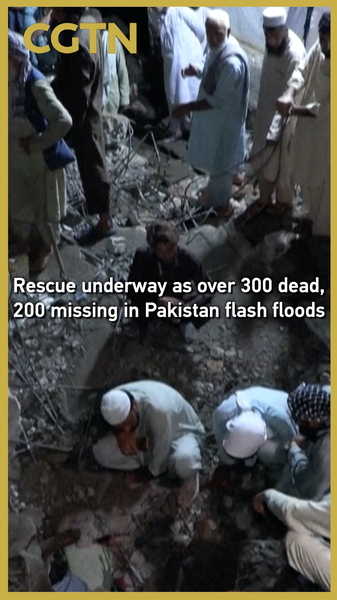 パキスタン北部で豪雨洪水　死者300人超・200人不明、救助続く video poster