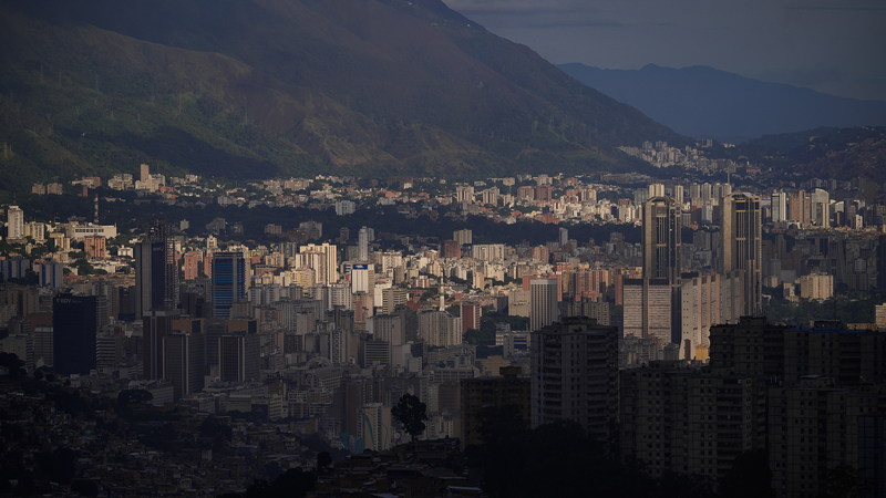 トランプ大統領がマドゥロ氏との電話協議認める　高まる米ベネズエラの軍事的緊張