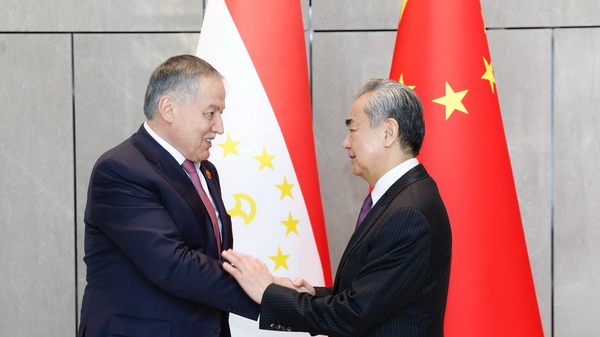 中国とタジキスタン、包括的協力を一段と深化へ　成都市で外相会談