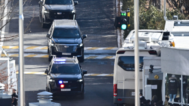 韓国で弾劾中の尹錫悦大統領を逮捕　現職拘束は初