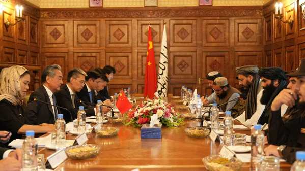中国の王毅外相がカブール訪問　アフガニスタン内相と経済・治安協力を協議