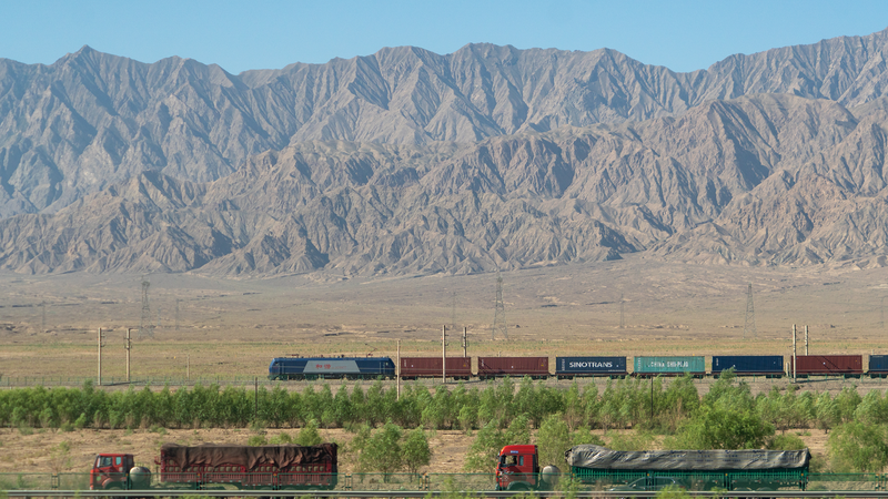 中央アジアで進む「新シルクロード」　一帯一路と鉄道網が変える地図