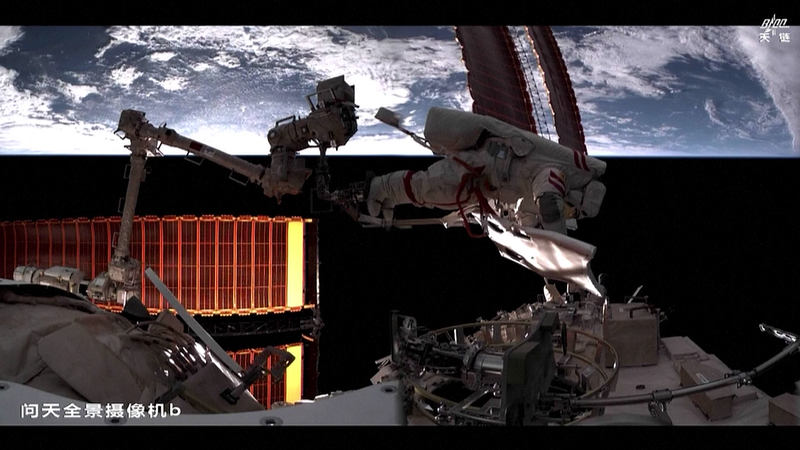 国際ニュース 中国の神舟19号、軌道175日と世界最長9時間の船外活動