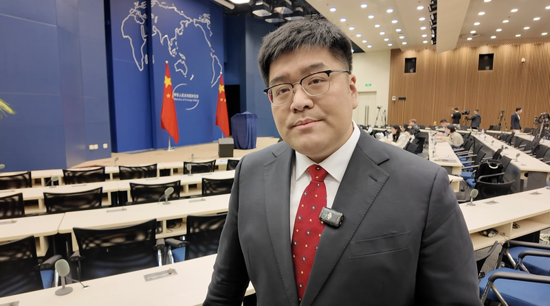 中国外交部が米国の対中84％追加関税を批判　断固措置を予告 video poster