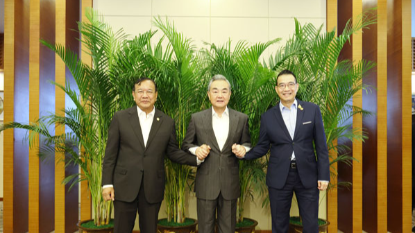 カンボジアとタイが交流正常化を加速　中国外相が3カ国外相会合を仲介