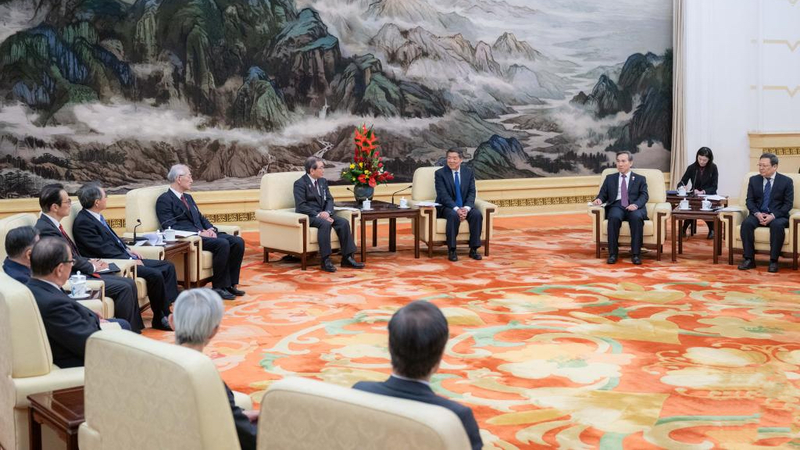 中国副首相が日本企業に投資拡大を要請　北京で経済界トップと会談