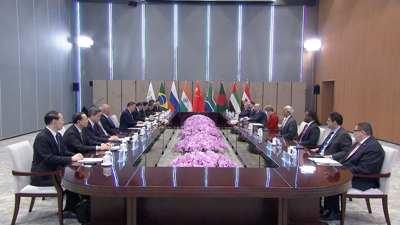 中国が新開発銀行を「常に支持」 上海訪問で習主席が表明 video poster