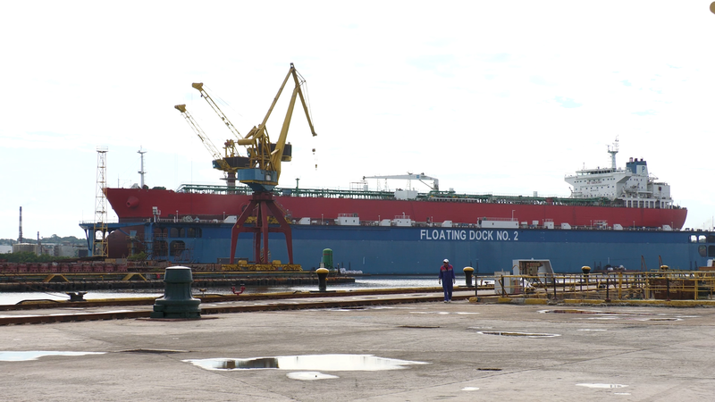 中国製浮きドックがキューバ経済を後押し 一帯一路の新たな拠点 video poster