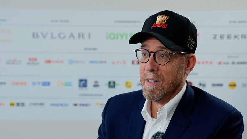 米映画監督ロブ・ミンコフ氏、中国本土の開かれた映画市場を評価 video poster