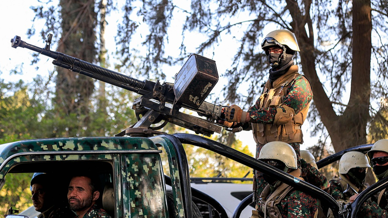 イエメンのフーシ派、米空母とイスラエル攻撃を主張　紅海情勢に緊張