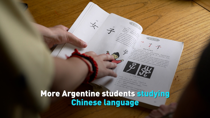 アルゼンチン学生、中国語コンテストで初の決勝進出 video poster
