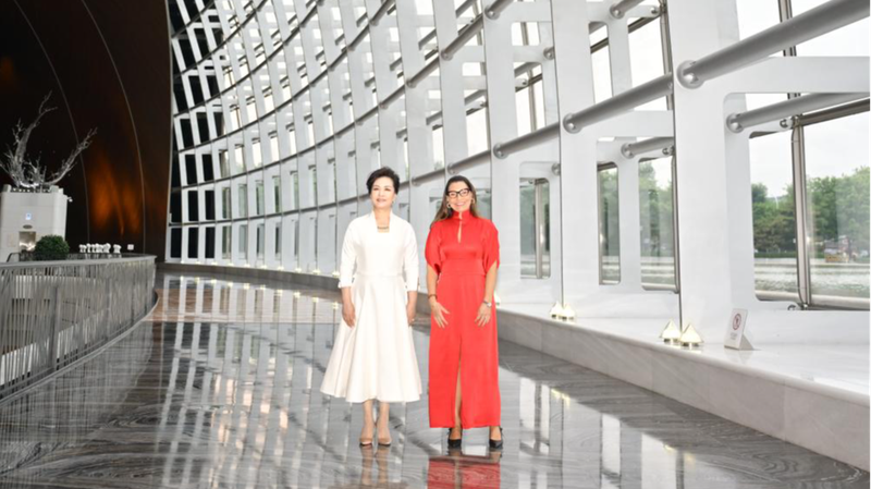 彭麗媛氏とブラジル大統領夫人が北京・国家大劇院を訪問　深まる文化交流