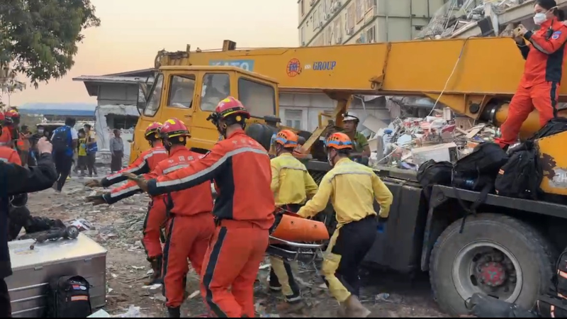 ミャンマー地震で中国救助隊が4人救出　マンダレーで続く国際支援