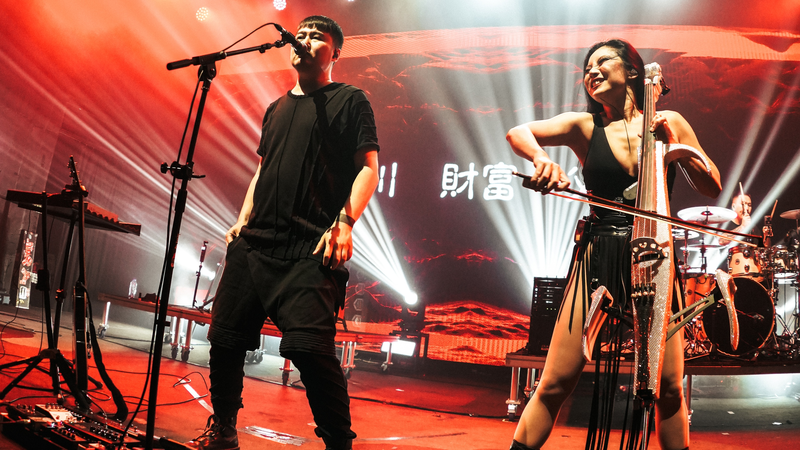 ハリウッドから北京へ　クロスオーバー・チェロ・スター、ティナ・グオが中国に原点回帰 video poster