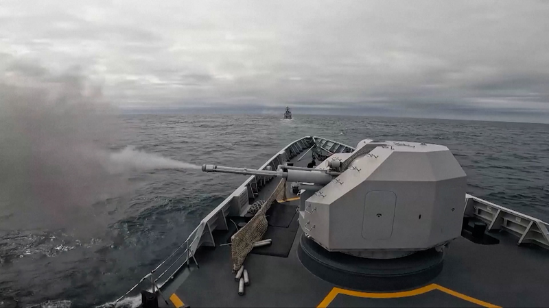 南シナ海で中国人民解放軍海軍が多地域演習　狙いと背景を読む video poster