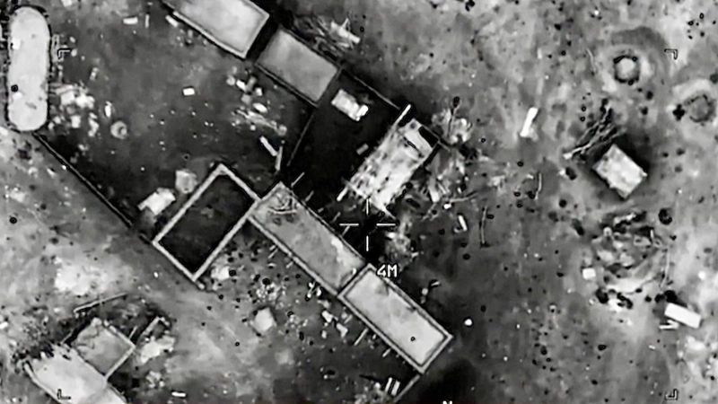 米軍がイエメンを空爆　フーシ派拠点で31人死亡、100人超負傷か video poster