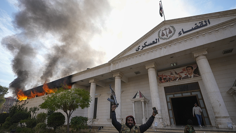 シリア首都ダマスカスが反体制派支配に　アサド氏退去報道で情勢一変