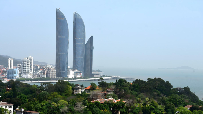 厦門ツインタワー：海と船出を映す中国・厦門のランドマーク video poster