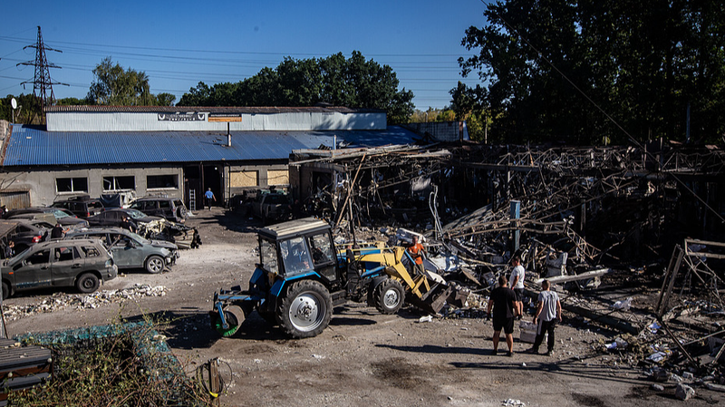 ウクライナがロシア製油所をドローン攻撃か エネルギー制裁と戦況の行方