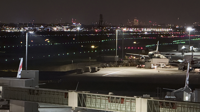 ヒースロー空港で火災停電　欧州最大ハブが終日マヒし一部運航再開