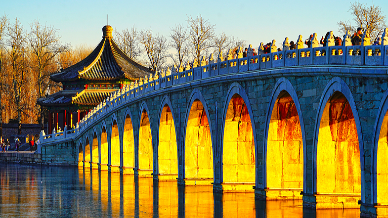 冬の北京・頤和園 十七孔橋に現れる「黄金のトンネル」と古典建築の知恵