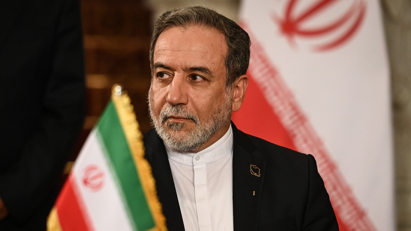 イランとフランスの囚人交換合意が最終段階に　外相が言及