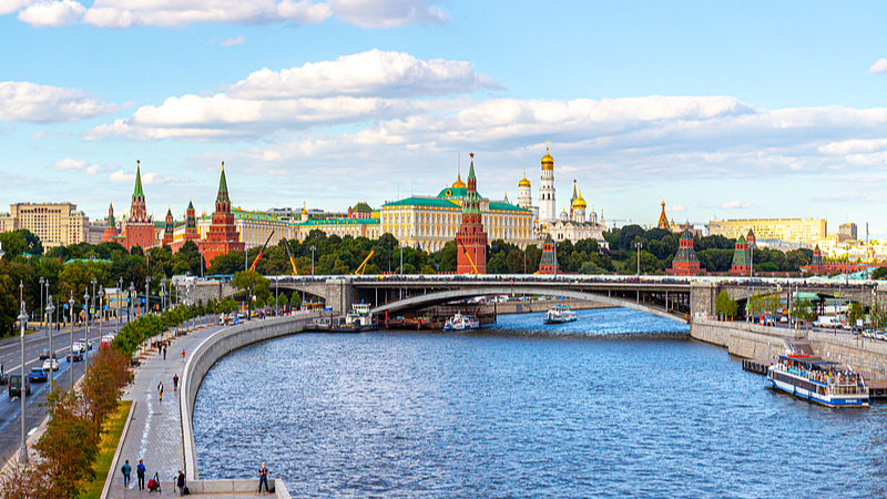 習近平氏がモスクワ到着　大祖国戦争80周年とロシア国賓訪問 video poster