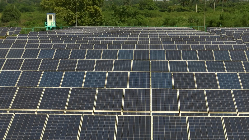 中国の太陽光支援で停電解消へ　エネルギー危機のキューバ video poster