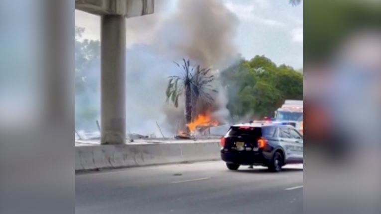 米フロリダで小型機墜落　ボカラトンで3人死亡 video poster