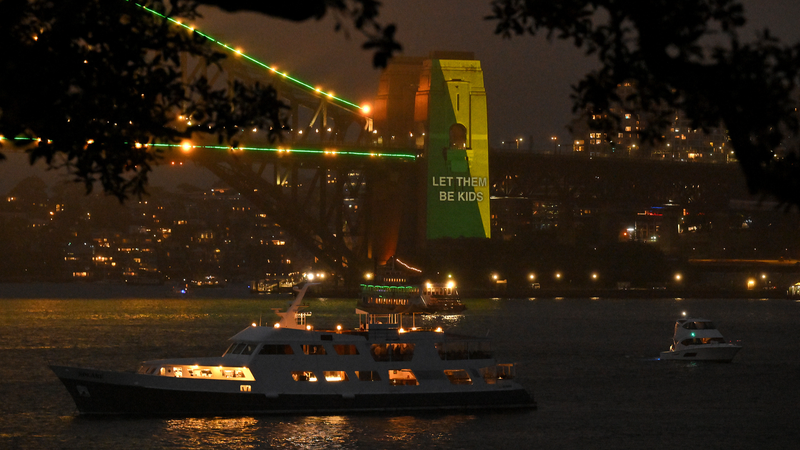 オーストラリア、16歳未満に世界初のSNS禁止が施行 video poster