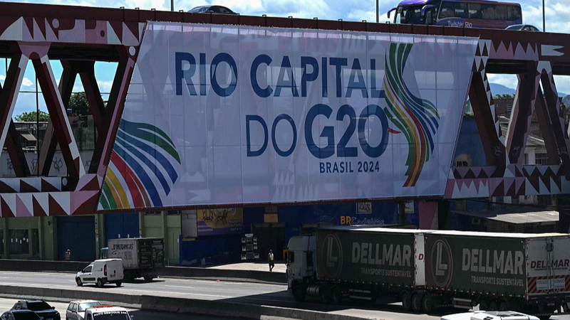 中国の習近平国家主席、リオのG20サミット会場に到着 video poster