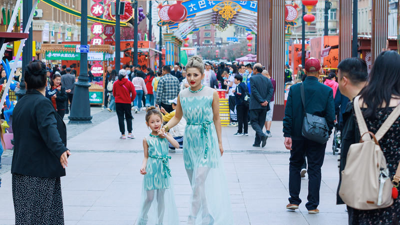 新疆ウイグル自治区70年　辺境から開かれたゲートウェーへ