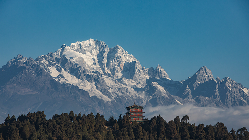 中国雲南省Yulong Snow Mountain　黒と白が描く「聖なる山」の今 video poster