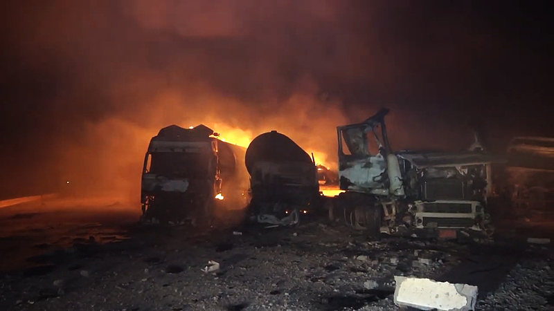 米軍、イエメン燃料港を空爆　フーシ派「死者74人」　中東情勢に波紋